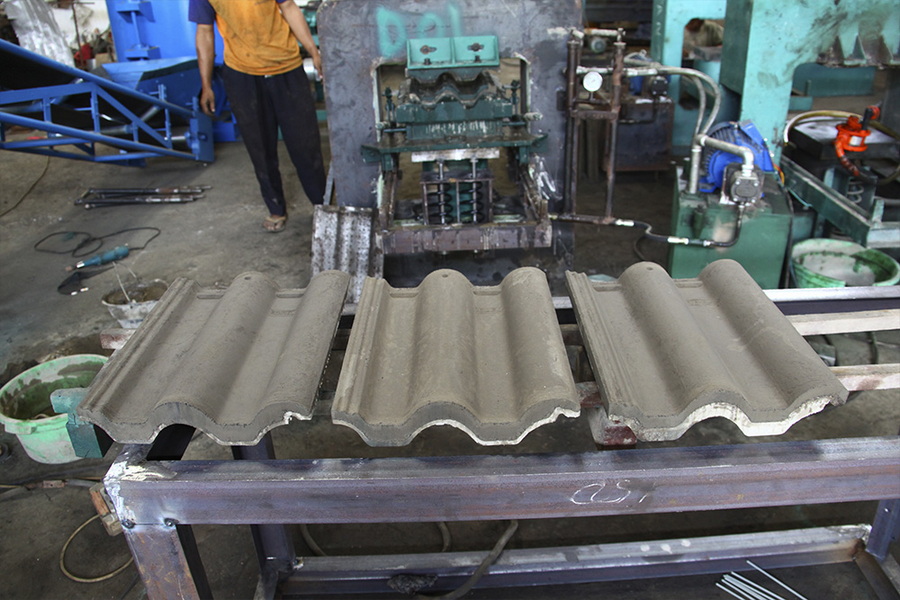 Mesin genteng beton, mesin genteng beton hidrolik, mesin genteng press Super Sonic Machinery WA: +62.811313603